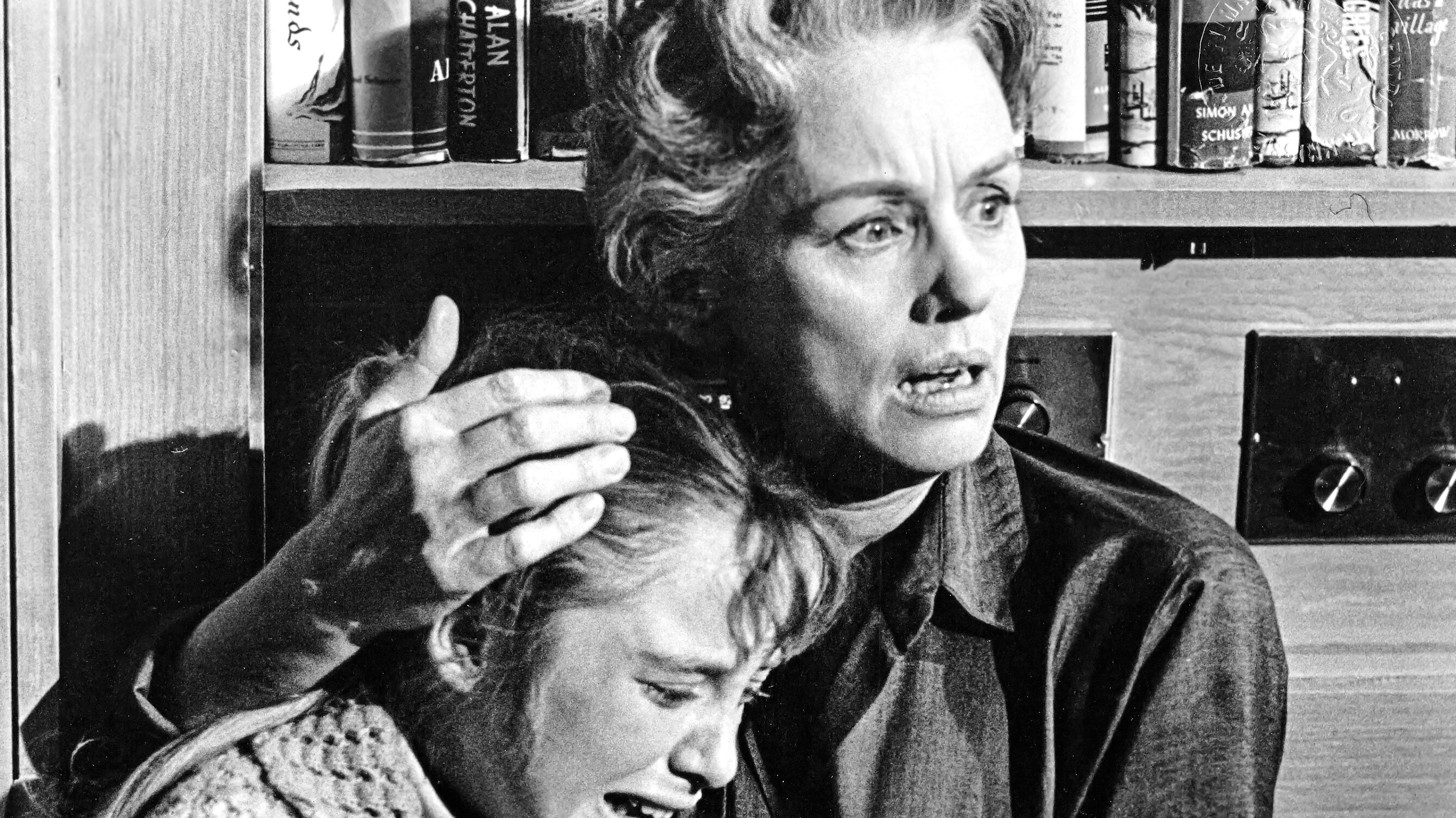 Jessica Tandy's Lydia comforting Veronica Cartwright's Cathy as she cries in The Birds