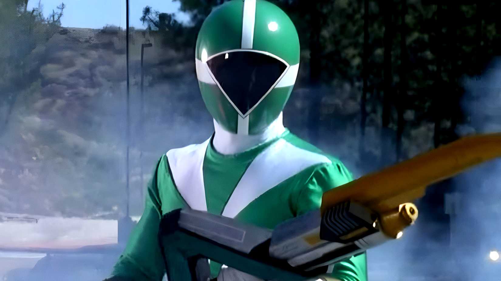 Joel Rawlings aka the Green Ranger fights in Power Rangers Lightspeed Rescue