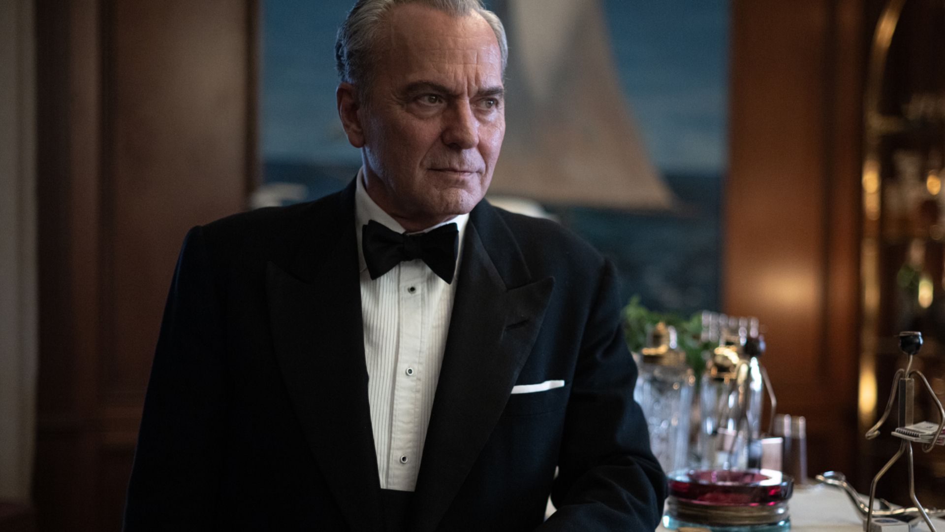 New 4-Part Sherlock Holmes-Esque Crime Series Is Dominating Streaming