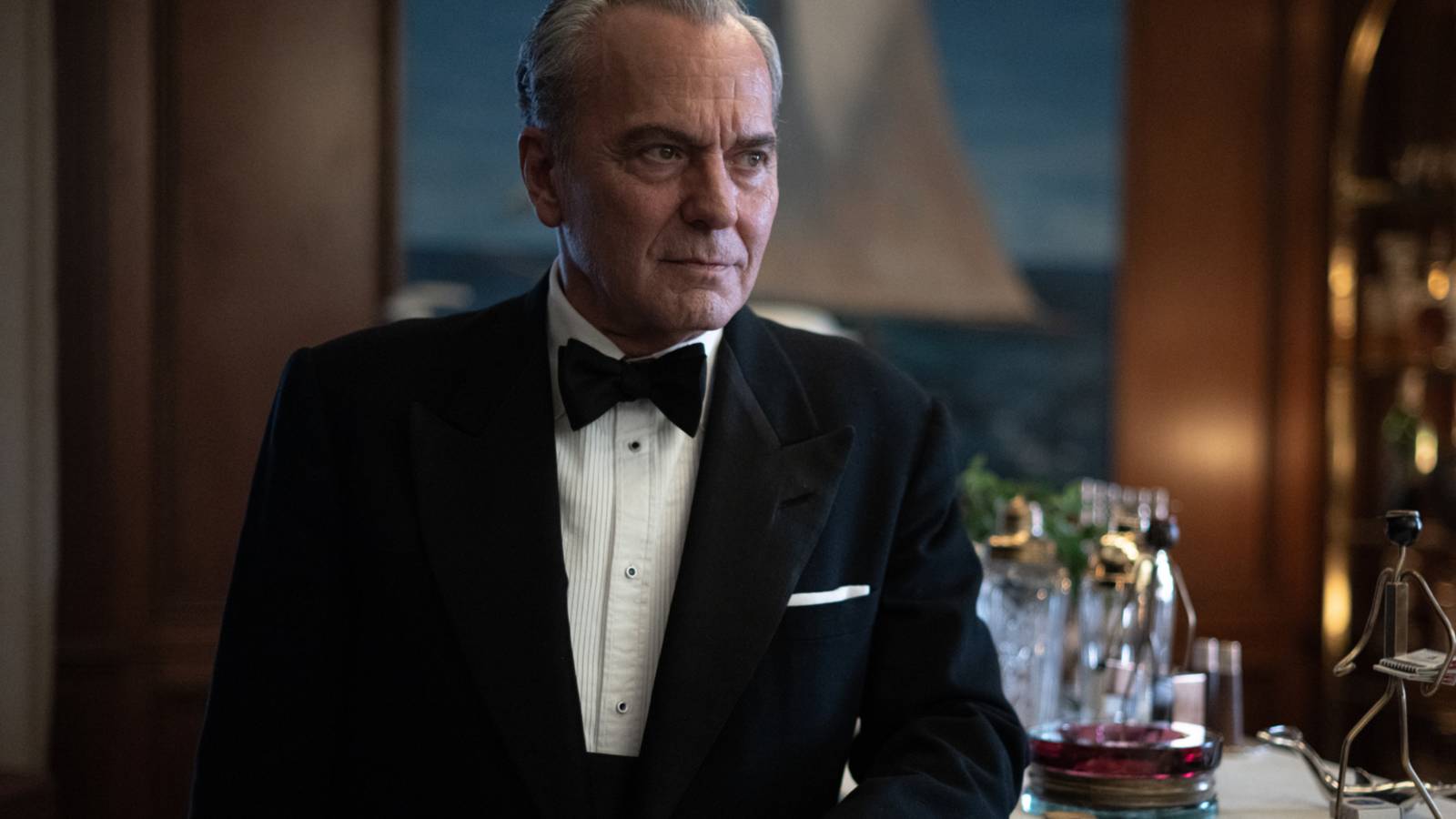 New 4-Part Sherlock Holmes-Esque Crime Series Is Dominating Streaming