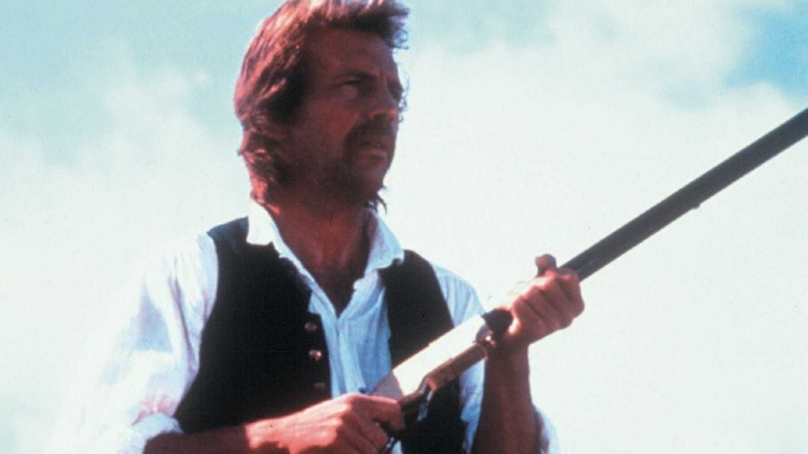 Kevin Costner as Dunbar with a gun in Dances With Wolves