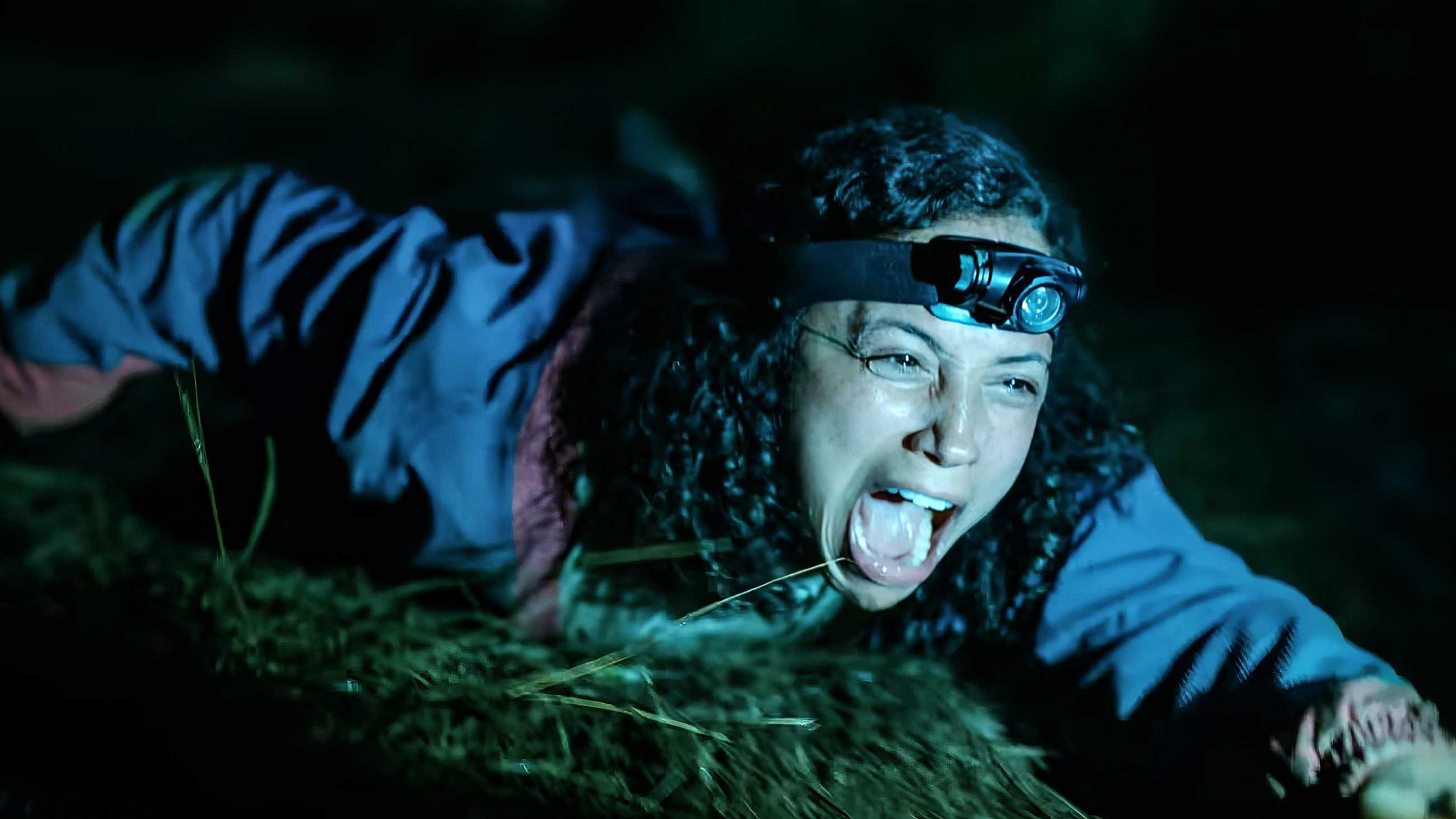 Kiana Madeira screaming and clawing forward in Beware Boiúna