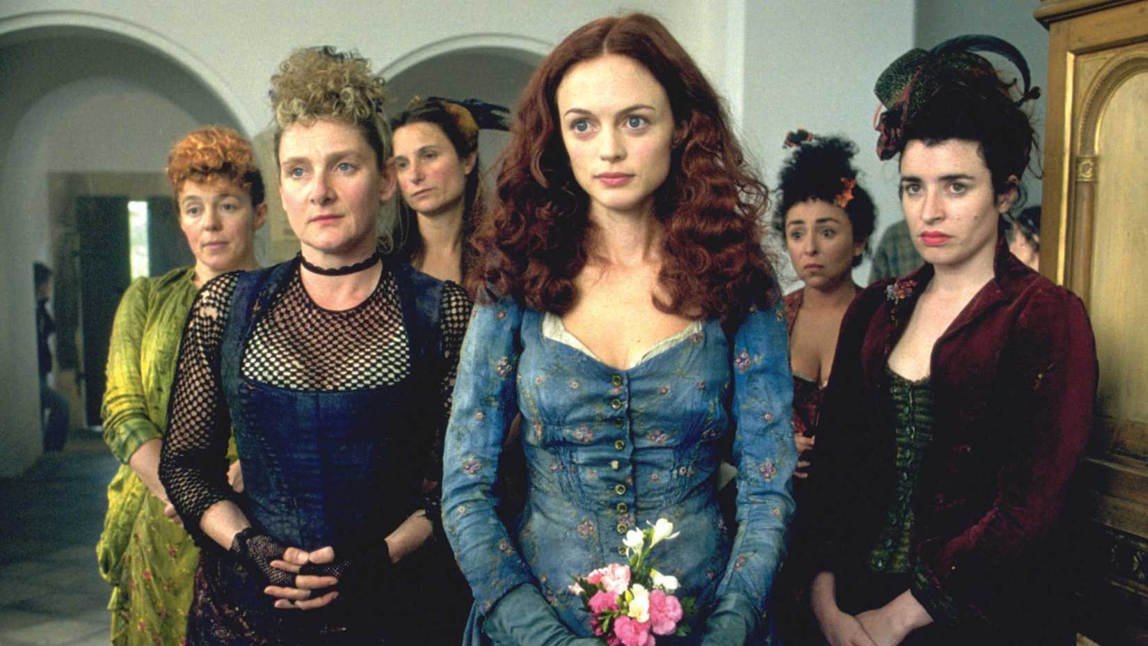 Mary Kelly and other sex workers gather together in From Hell (2001)