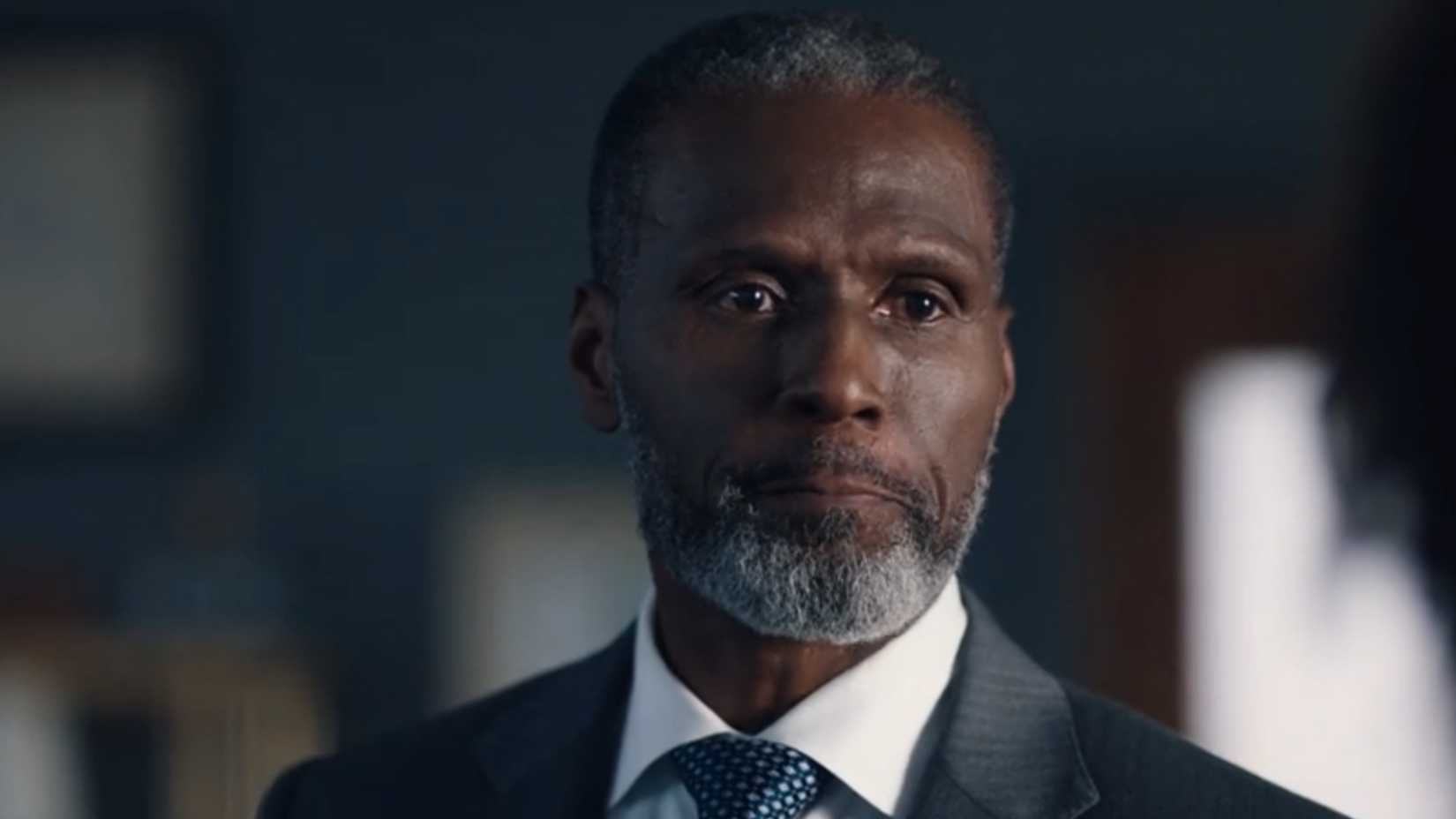ADIC Green talking to Isobel in FBI season 9, episode 4