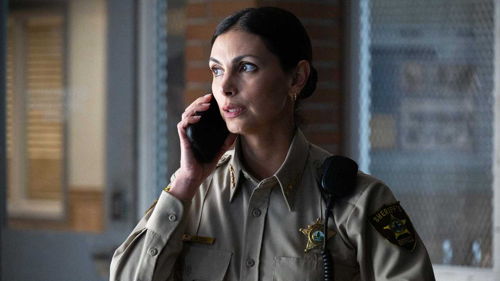 Morena Baccarin as Sheriff Mickey Fox in Sheriff Country season 1