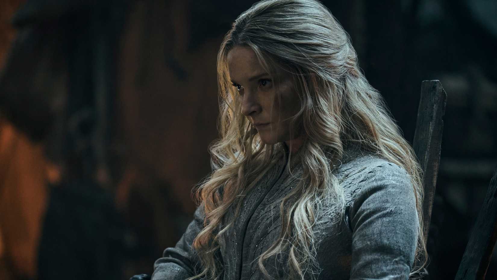 Morfydd Clark stars as Galadriel in LOTR: The Rings of Power Season 2.