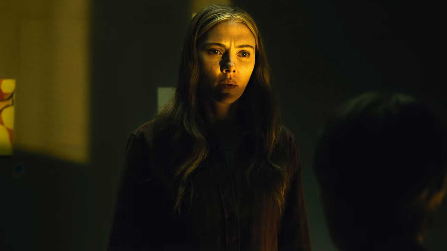 scarlett-johansson-s-julie-miller-looking-uncertainly-at-her-son-in-a-dark-room-in-the-exorcist_-martyrs Scarlett Johansson’s The Exorcist Gets Candid Reaction From OG Star