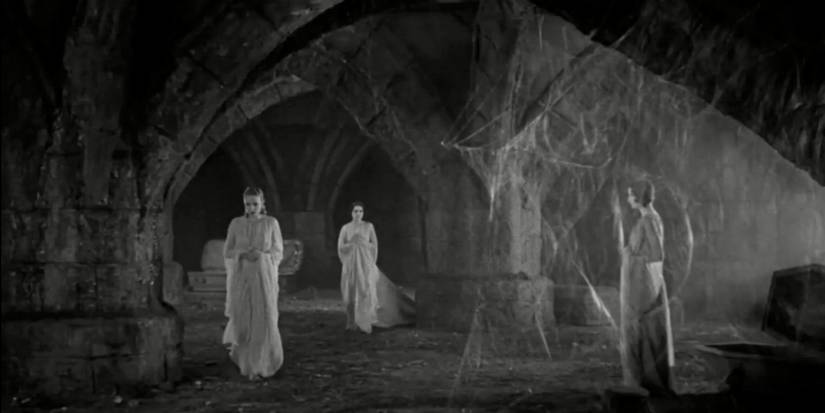 The Brides of Dracula inside a tomb in Dracula 1931