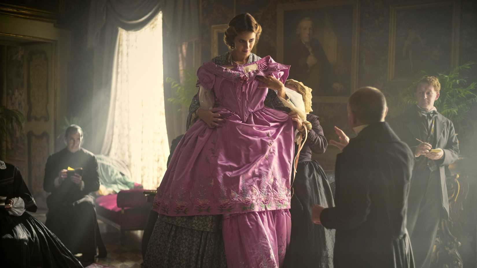 THE LEOPARD, (aka IL GATTOPARDO), Paolo Calabresi (sitting on left), Benedetta Porcaroli (center), (Season 1, ep. 102, aired March 5, 2025). photo: Lucia Iuorio