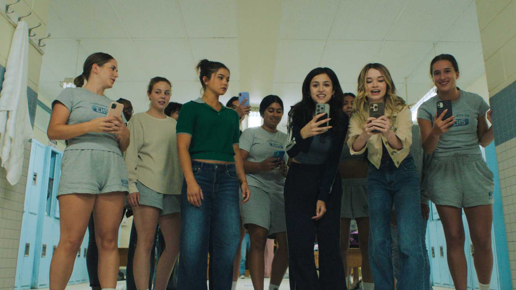 The mean girls including Chris Hargensen (Alison Thorton) recording Carrie on their phones in Carrie