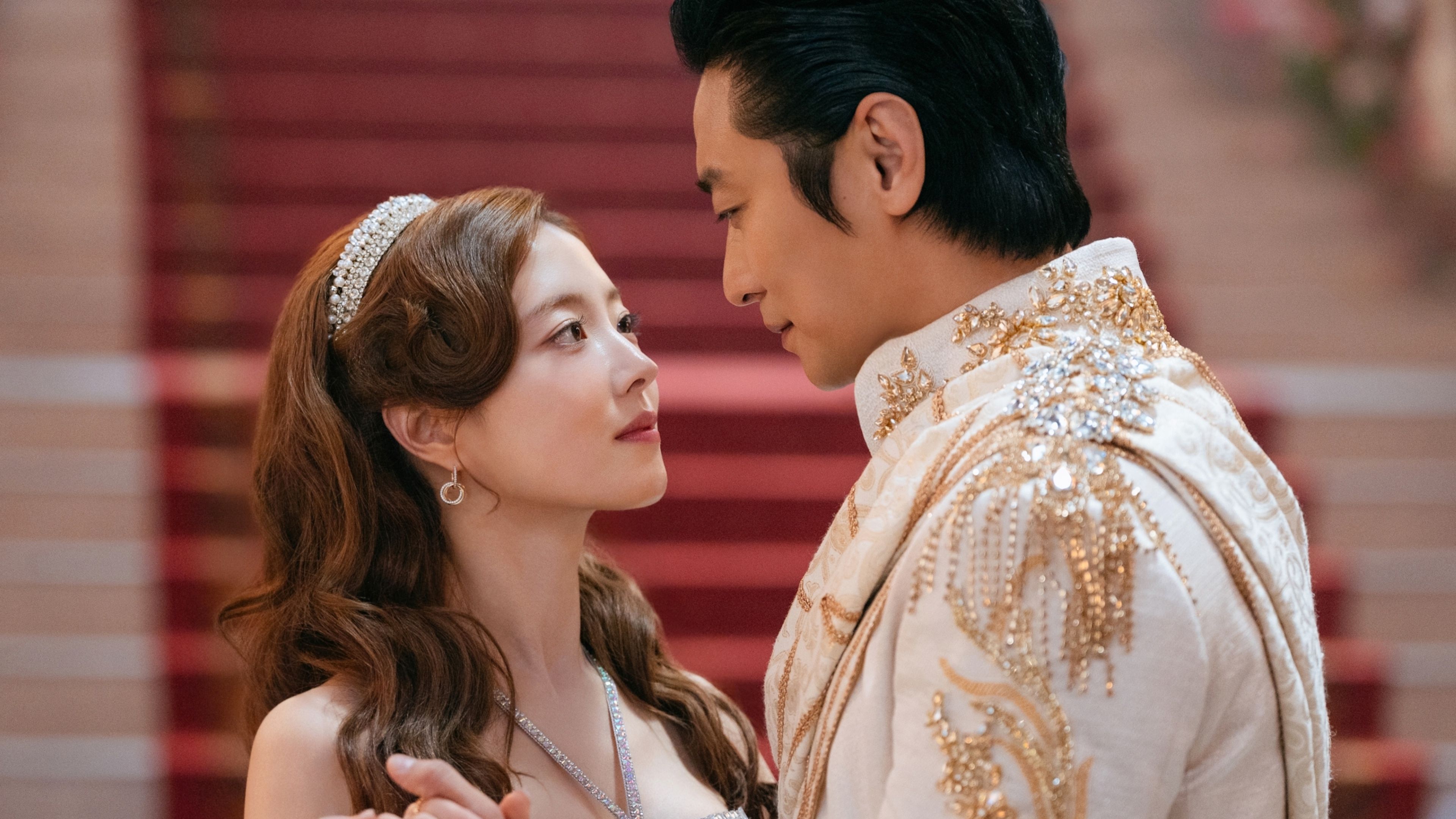 Rashta and Sovieshu gaze at each other in The Remarried Empress.