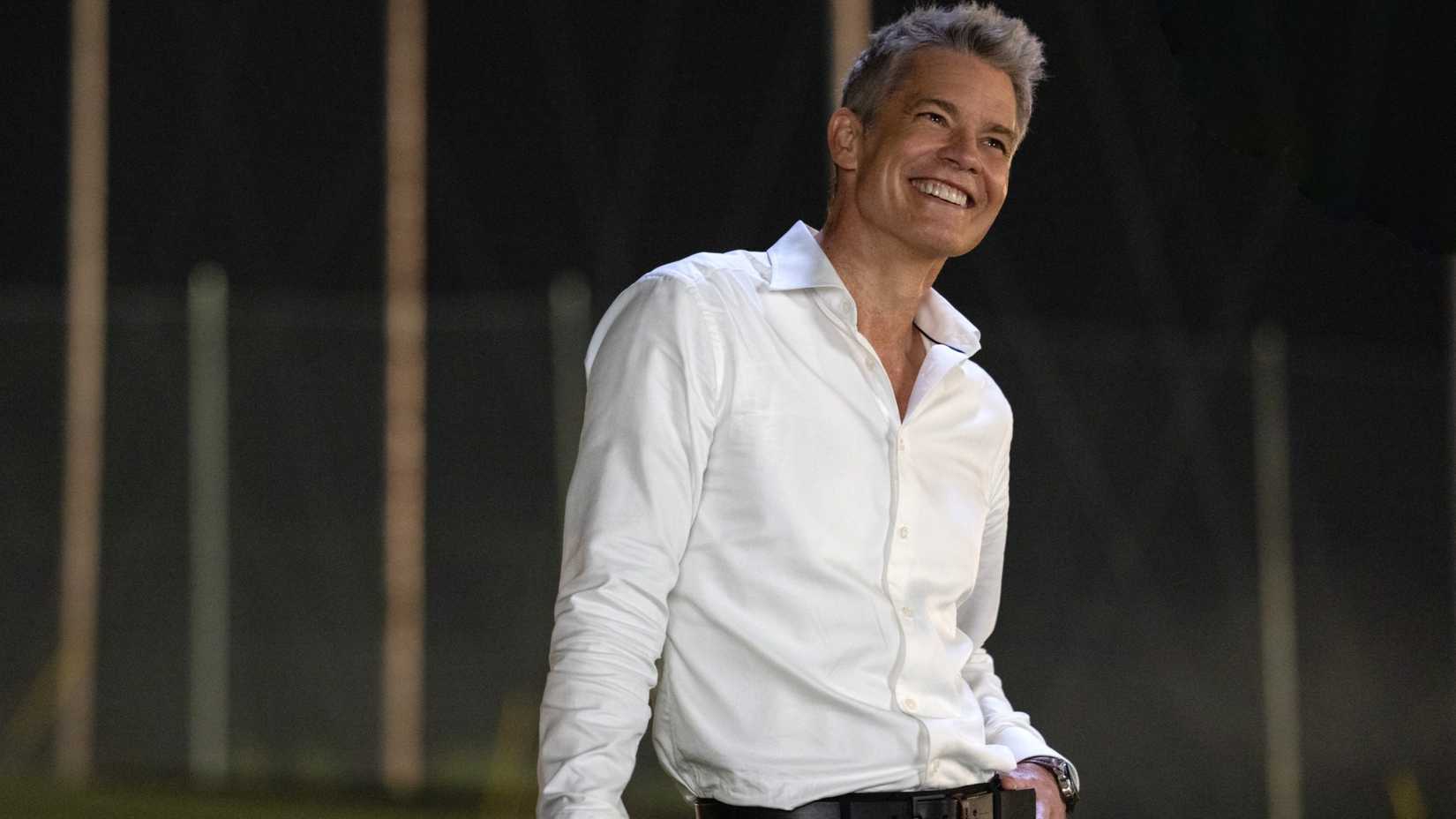 Timothy Olyphant as Clark Ross smiling in Stick season 1