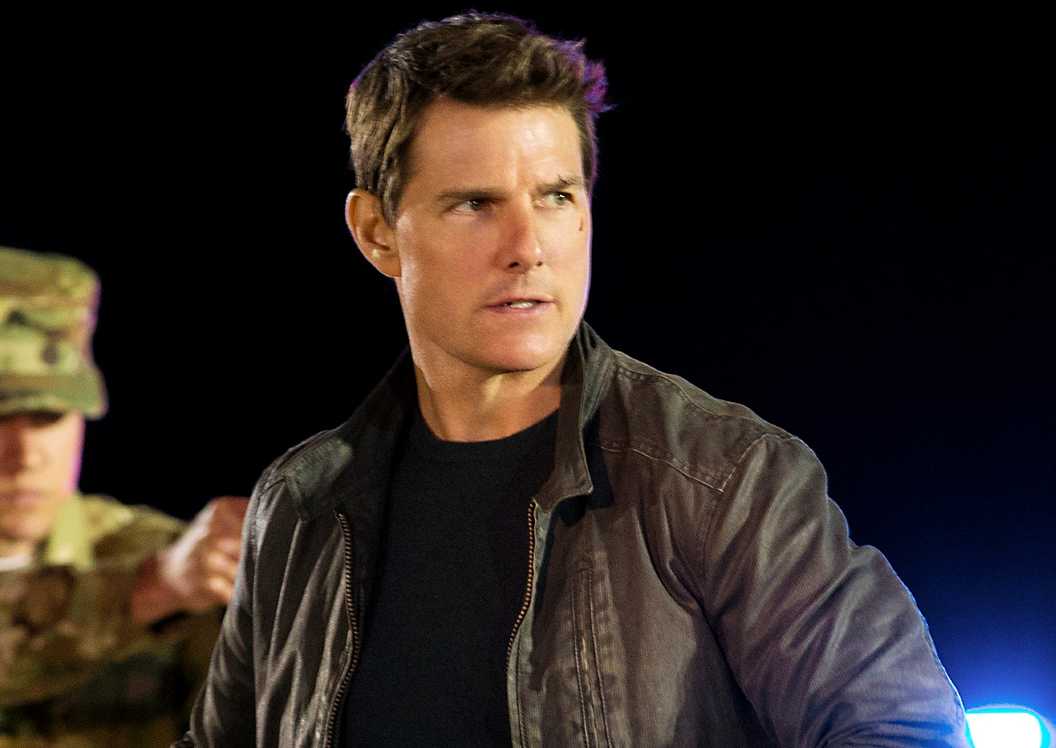 Tom Cruise looking to the side as military men surround him in Jack Reacher 2
