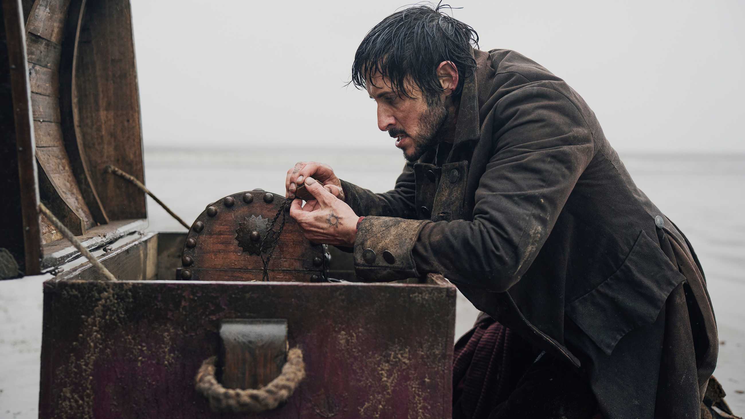 Tomer Capone's Billy Bones trying to open a chest in Treasure Island