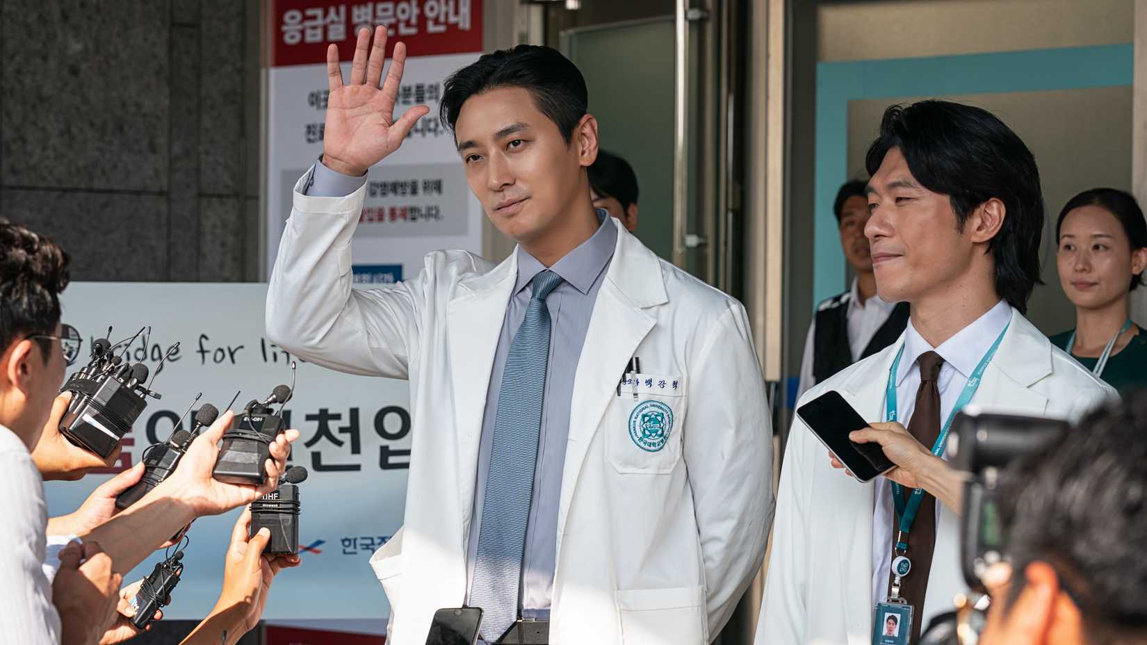 Doctors talking to the press in The Trauma Code: Heroes on Call season 1, episode 4.