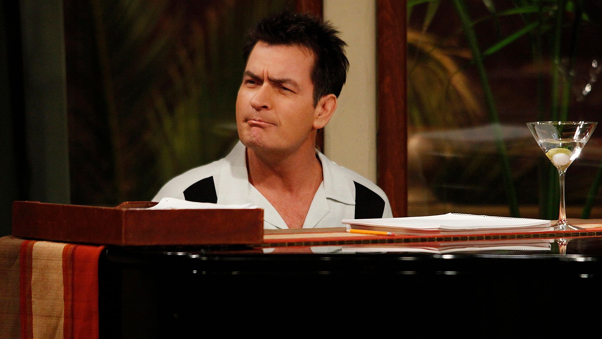 Two And A Half Men's Original Choice To Replace Charlie Sheen Was Better Than Ashton Kutcher image