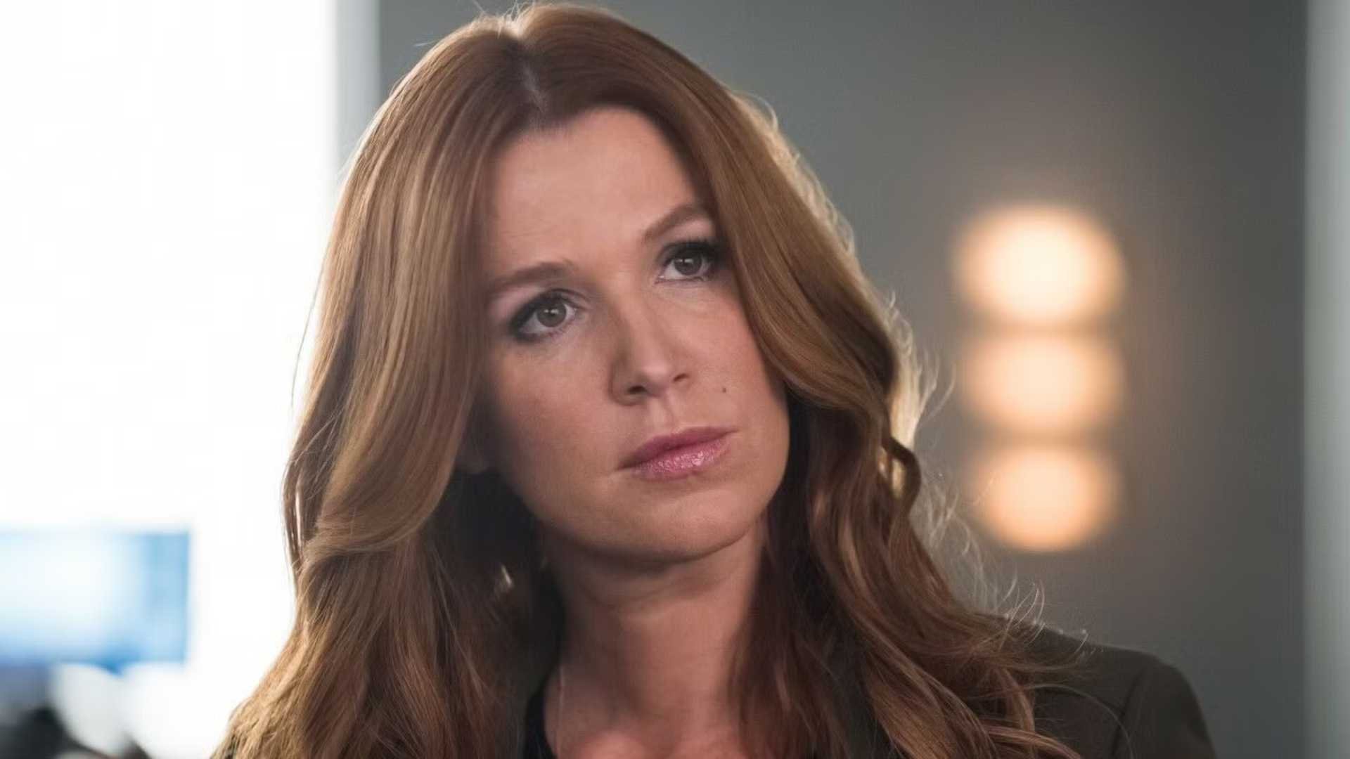 Poppy Montgomery as Detective Carrie Wells in Unforgettable
