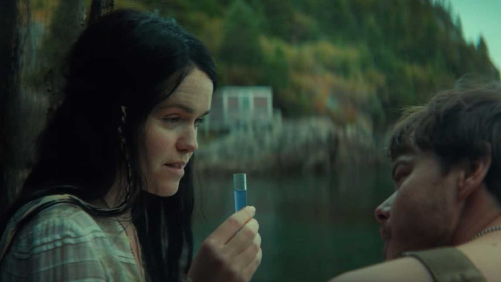 Maggie giving a blue drug to Wade