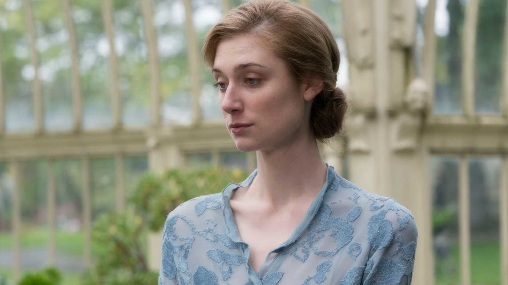 Elizabeth Debicki as Virginia Woolf, looking sadly offscreen