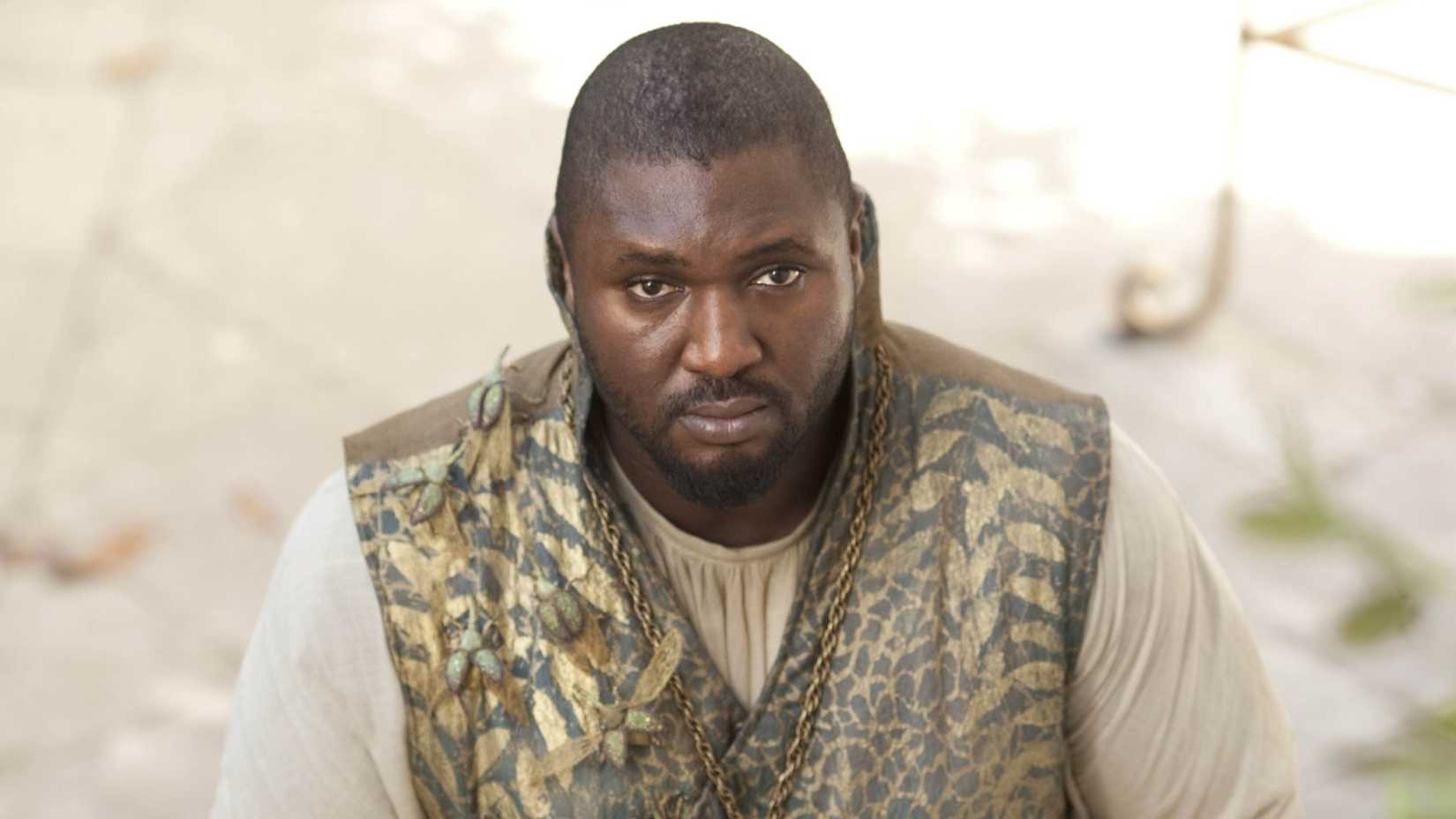 Nonso Anozie in a gold and cream outfit in Game of Thrones