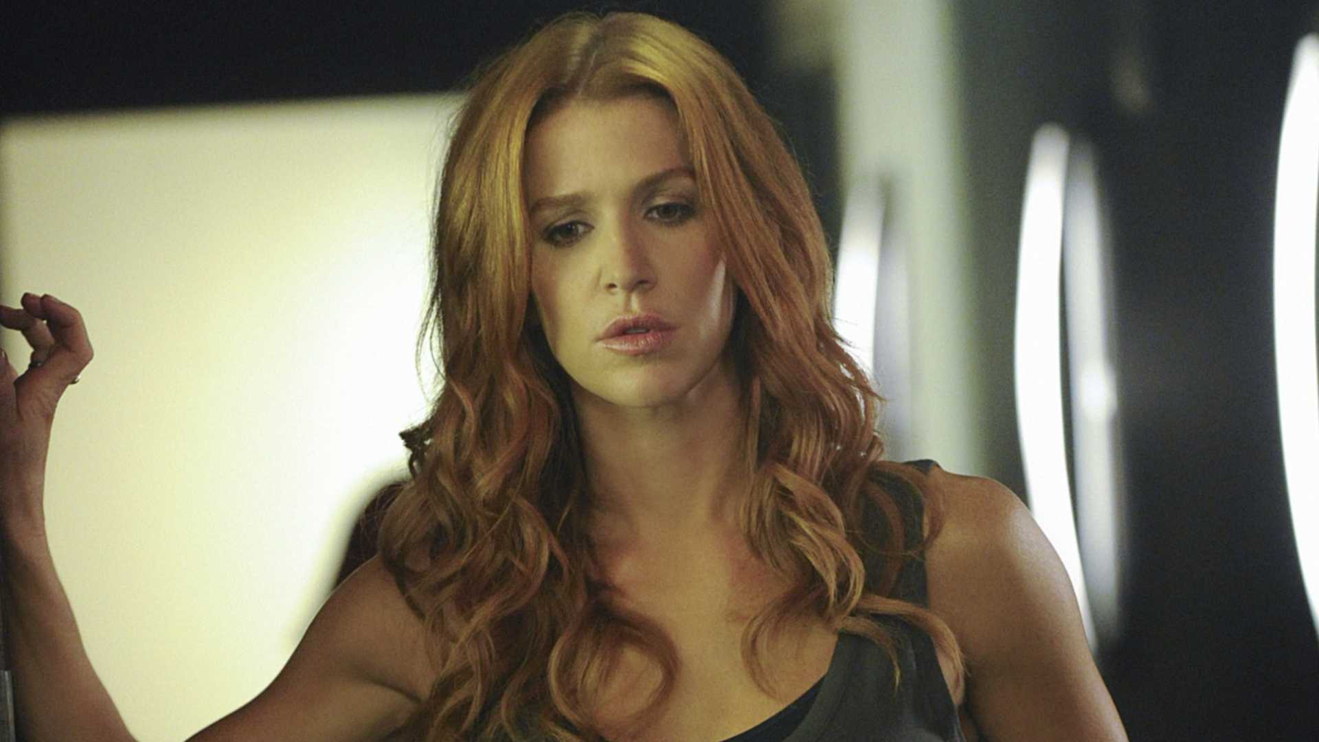 Poppy Montgomery as Detective Carrie Wells in Unforgettable