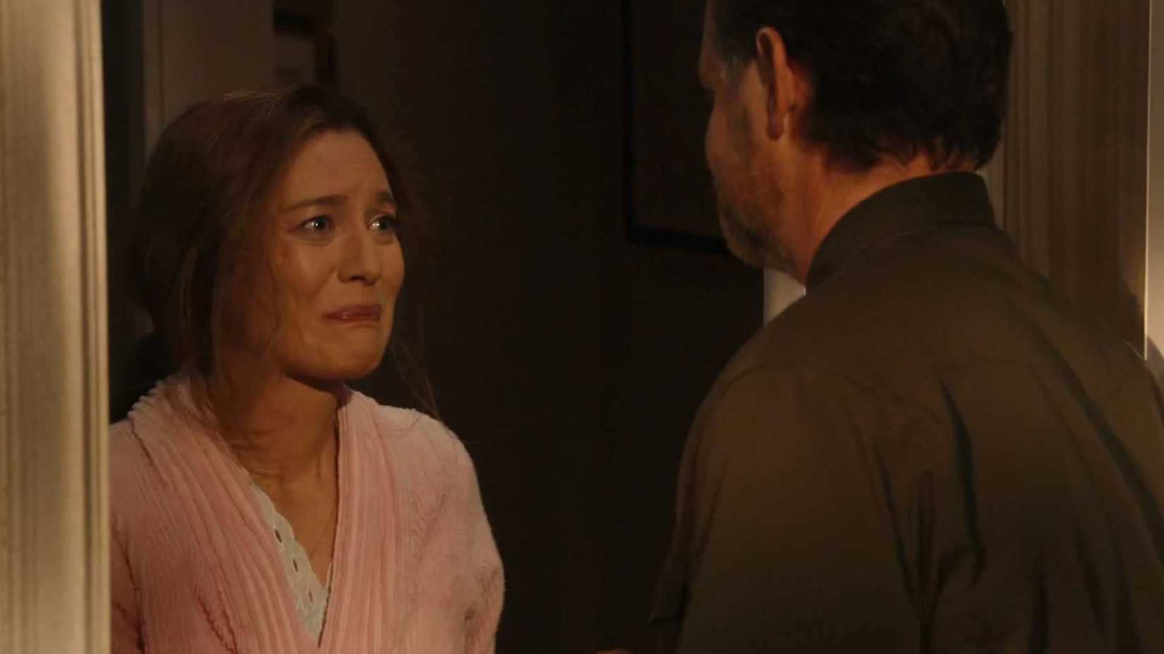 Zoe Perry as Mary Cooper and Matt Letscher as Fred Fagenbacher in Georgie & Mandy's First Marriage season 3, episode 2