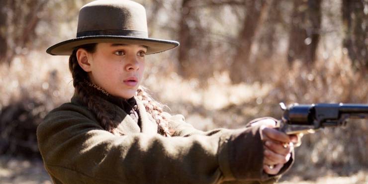 9 Under 30 Actors Who've Been Nominated For The Oscars (While We Sit At Home Eating Corndogs) 11 4183601 hailee steinfeld in true grit e1445889619915.jpg?q=50&fit=crop&w=740&h=370&dpr=1