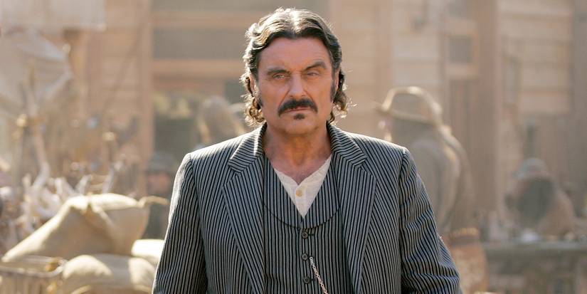 Al Swearengen em cena de Deadwood