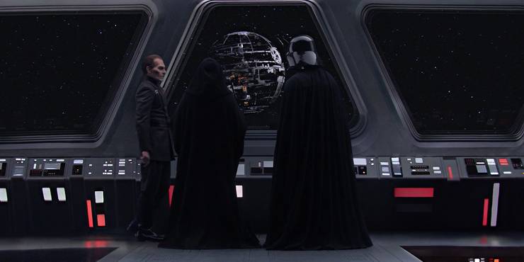 Tarkin, Palpatine og Vader fører tilsyn med Dødsstjernekonstruktion i Stjernekrigene: Hævn af Sith