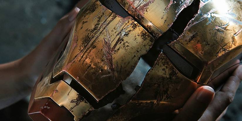 broken iron man helmet Avengers: Endgame - Master Craft MK50 Battle Damaged Buy now the replica of the Iron Man Mark L Helmet Battle Damaged 3D Print of Avengers: Endgame