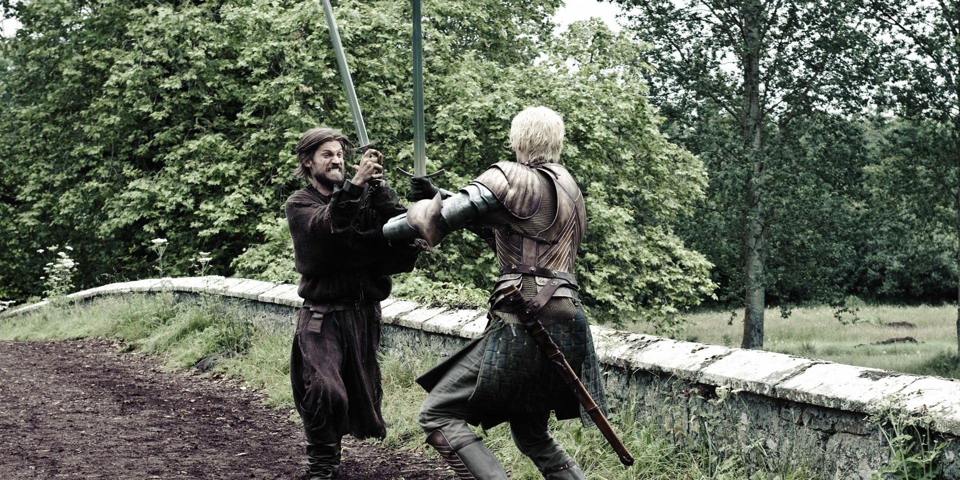 Jaime Lannister fighting Brienne Tarth in Game of Thrones