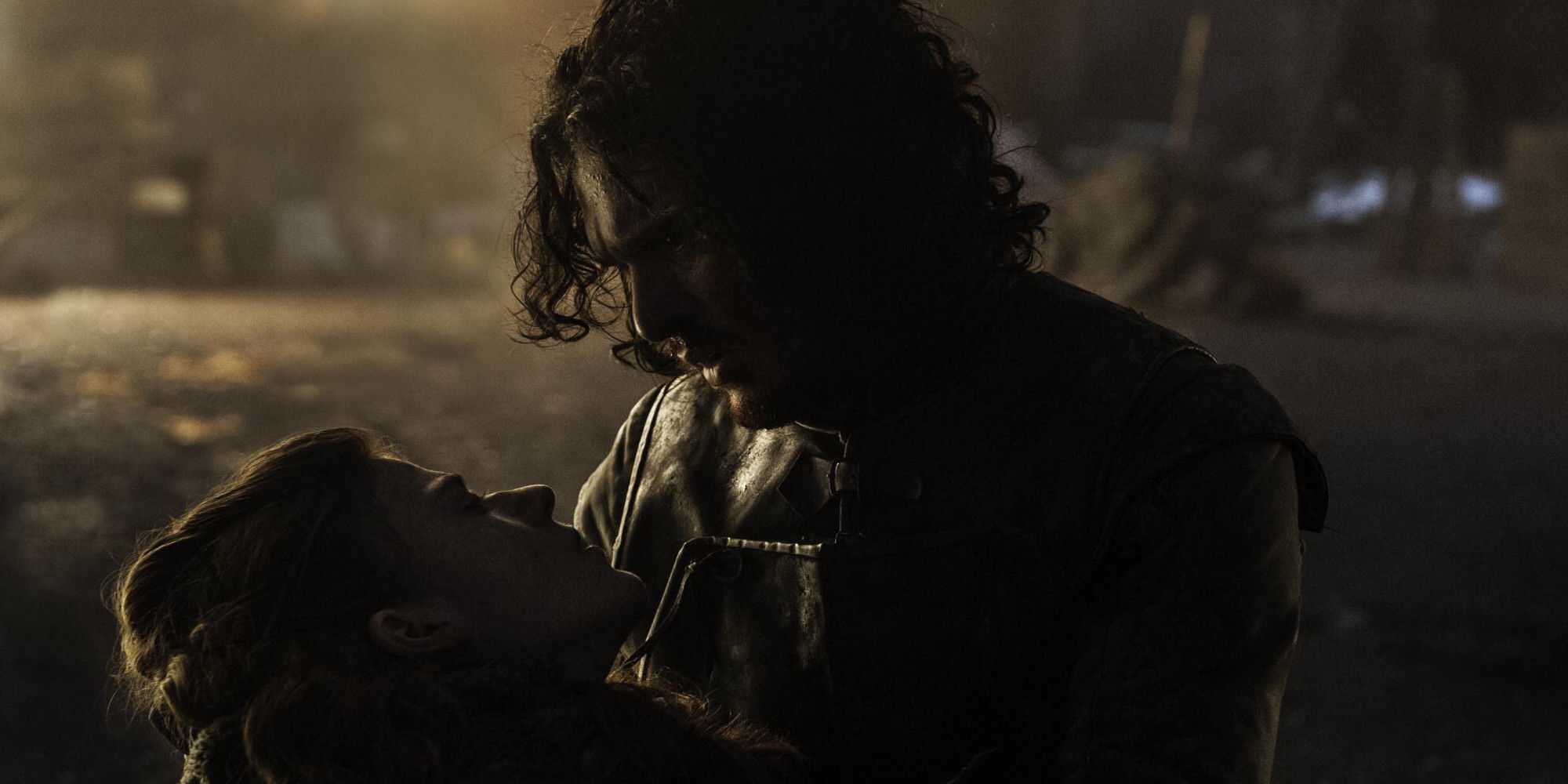 Jon Cradles Dying Ygritte in Game of Thrones