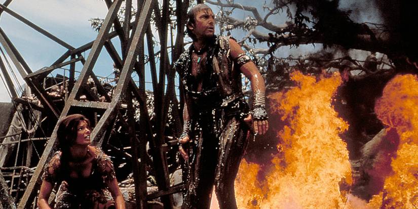 Kevin Costner saves Jeanne Triplehorn in Waterworld.