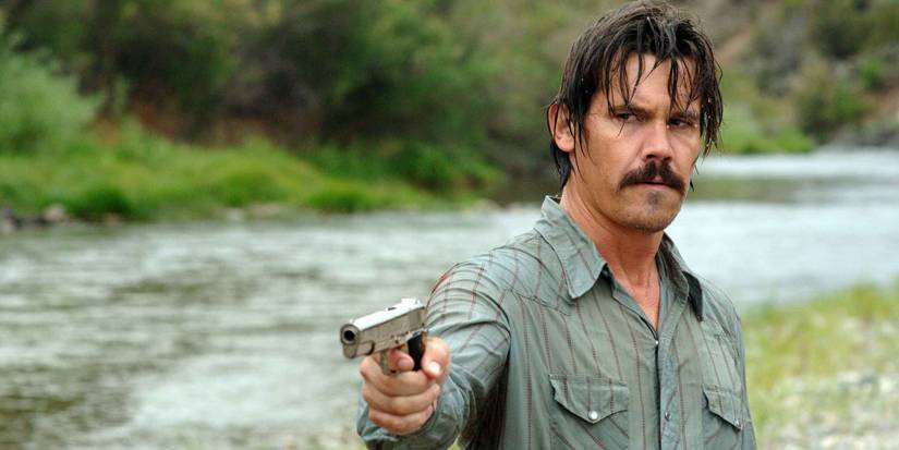 Llewelyn Moss holding a gun in No Country for Old Men