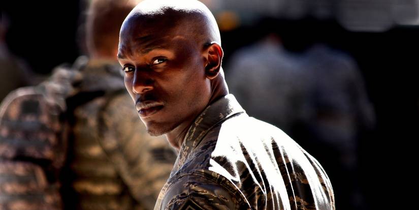 Tyrese Gibson looking over his shoulder in Transformers