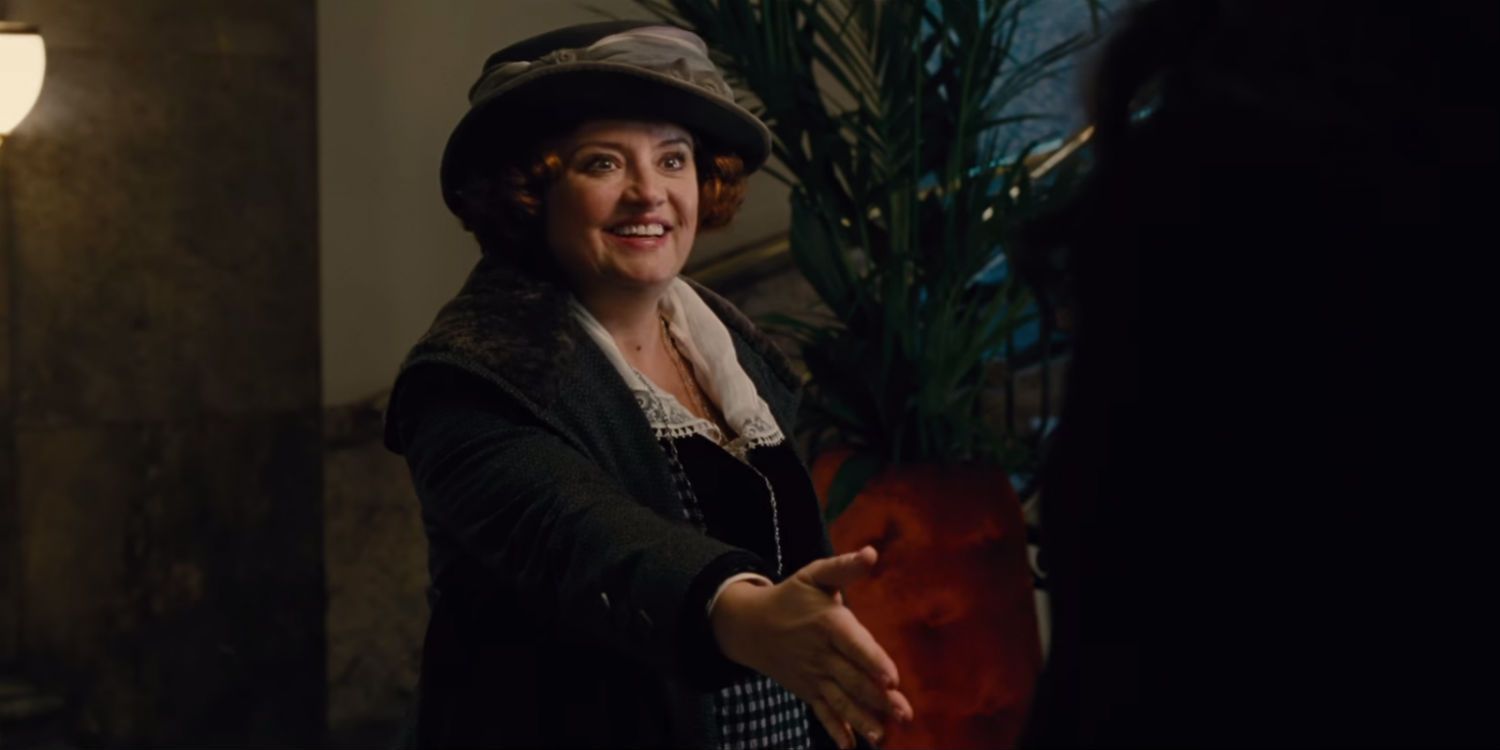 Etta Candy che sorride in Wonder Woman