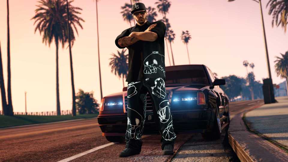 gta-online-character-in-front-of-car