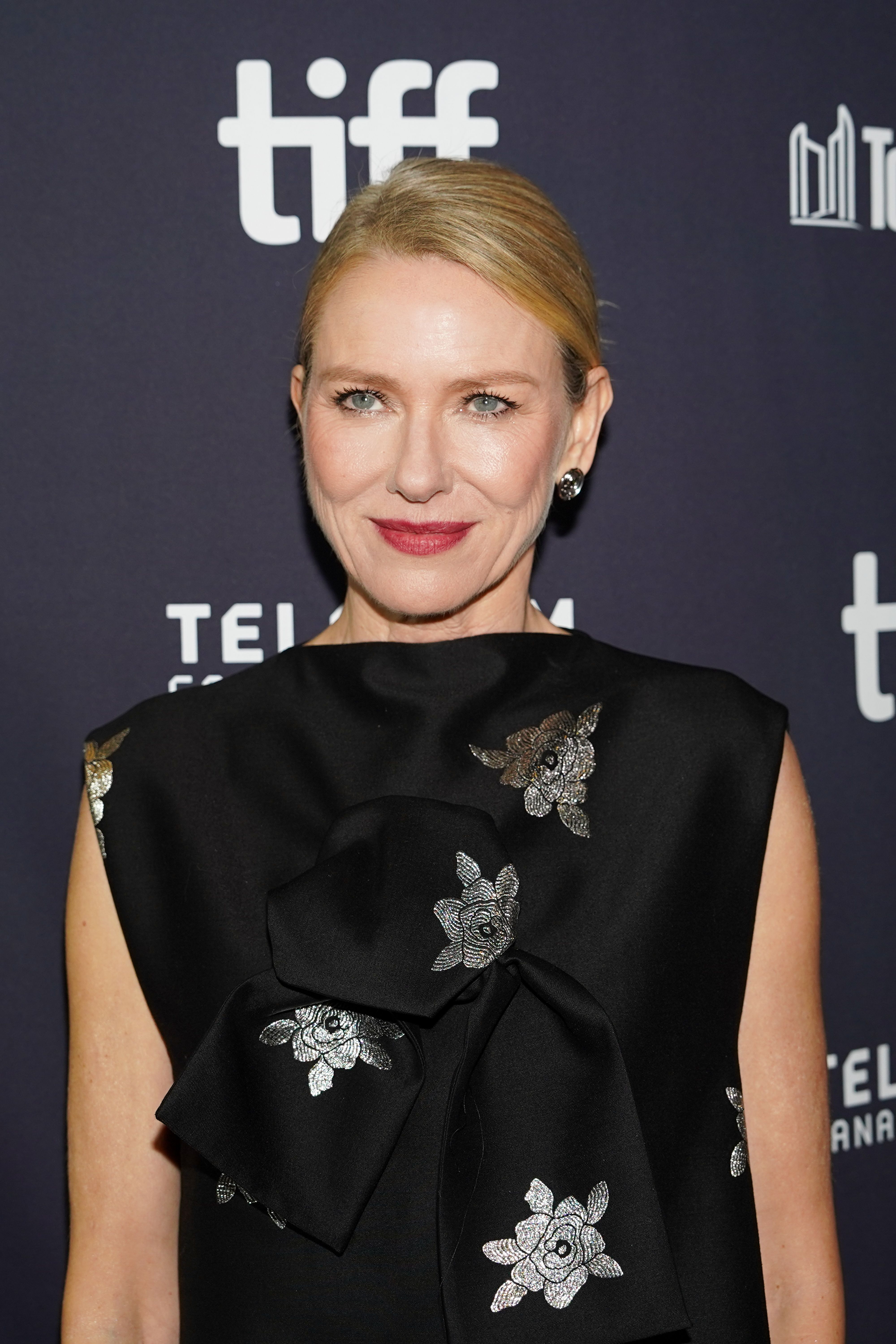 Naomi Watts como Nora Brannock