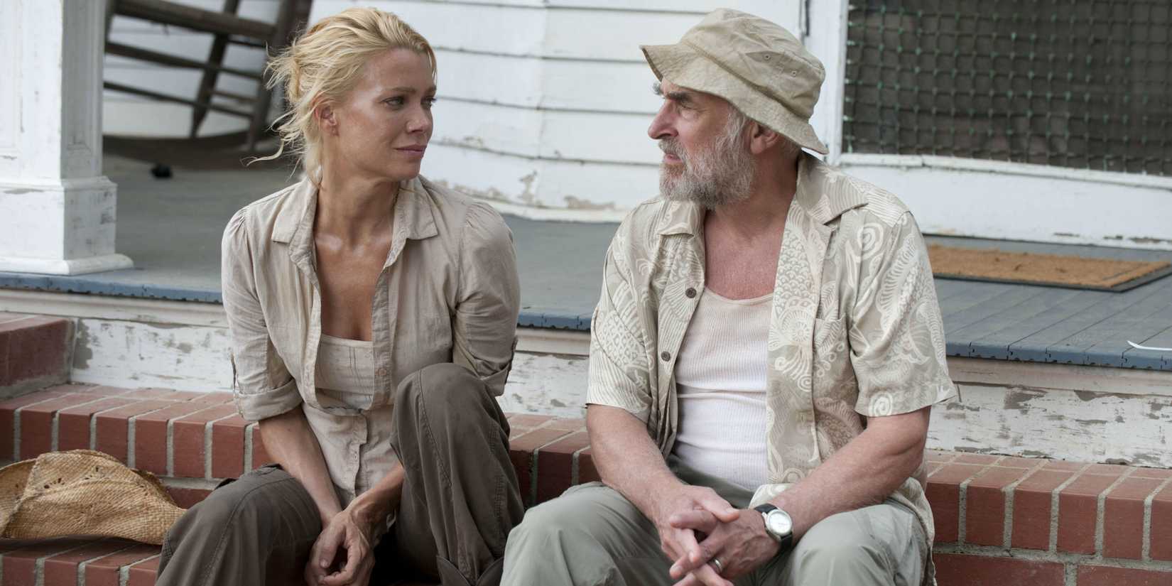 Andrea e Dale sentados em The Walking Dead